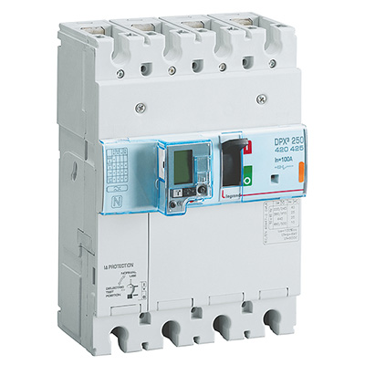 DPX3: kompakt prekidac 250A, 4P, F, FC, In=100A, Un=380/415V (Icu=25kA, Ics=100%Icu), elektronska zastitna jedinica (In=100A, Ir=0.4-1In, Isd=1.5...10In, Tr=3…15s, Tsd=0…0.5s, LCD), sa integrisanom centralnom mernom jedinicom (merenje I, U, F, Pn, En, THD) sa modulom diferencijalne zastite sa LCD (podešavanje osetljivosti: 0.03-0.3-1-3–3A, podešavanje vremena kašnjenja: 0-0.3-1-3s)